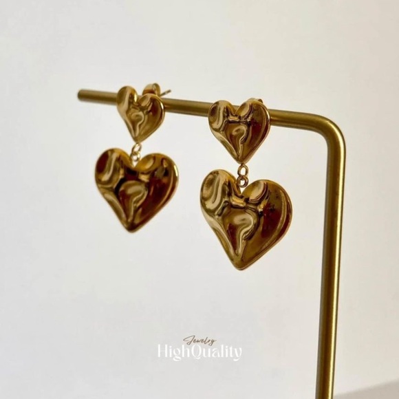 Beautiful Pair of High Quality Gold Plated French Heart Earrings - Picture 1 of 1